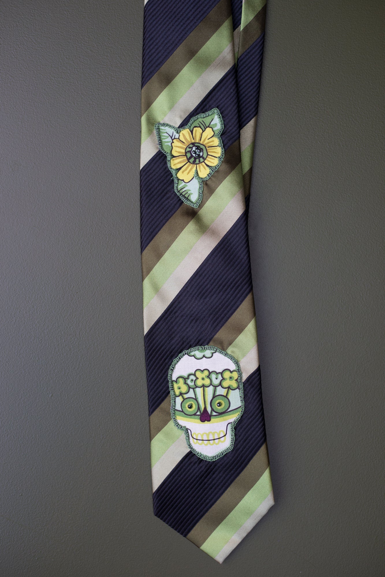 Striped silk tie in green and black