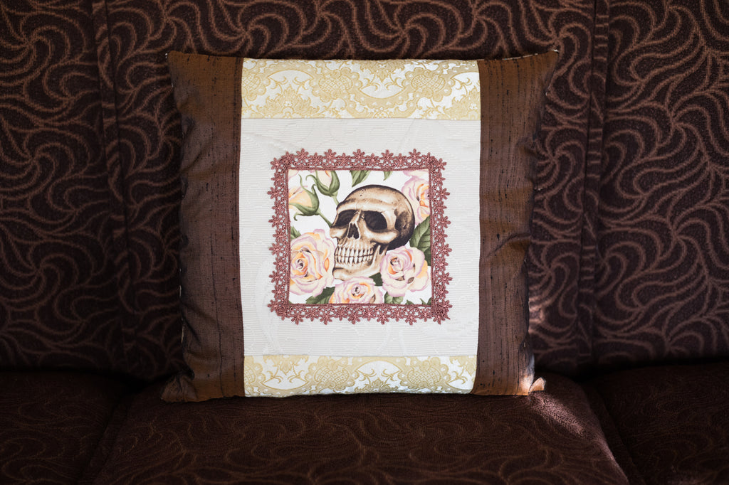 Romantic skull cushion 2