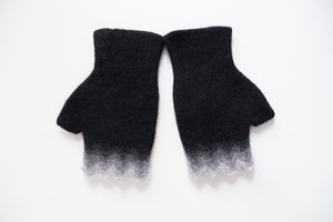 fingerless mitten with classical Icelandic pattern